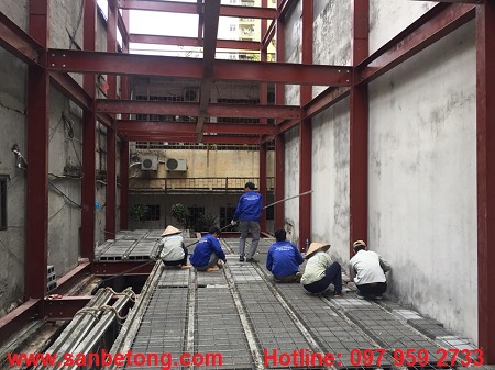 Thi công showroom thời trang bằng sàn bê tông nhẹ Xuân Mai nhà kết cấu thép Thi công showroom thời trang bằng sàn bê tông nhẹ Xuân Mai nhà kết cấu thép